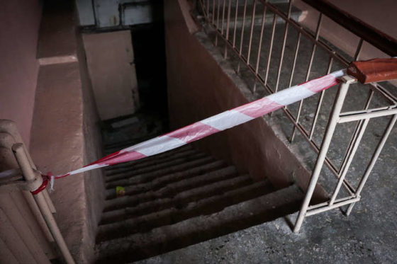 У Луцьку в підвалі багатоповерхівки на Соборності знайшли мертвого чоловіка
