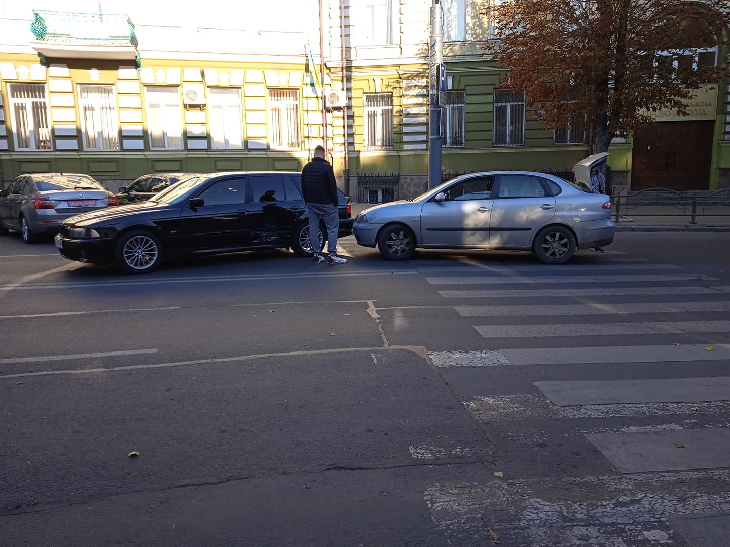 Ранкова ДТП на Винниченка: дорогу не поділили два авто (фото)