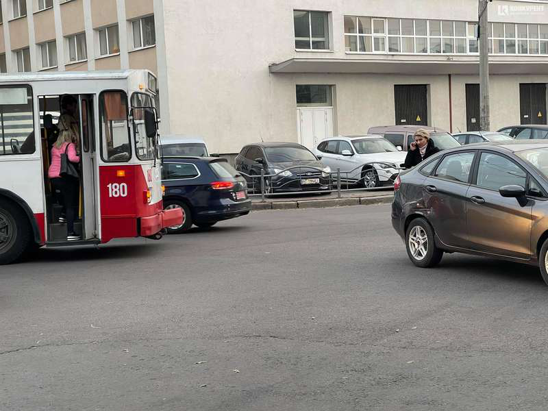 Аварія за участю тролейбуса у Луцьку: хто винен