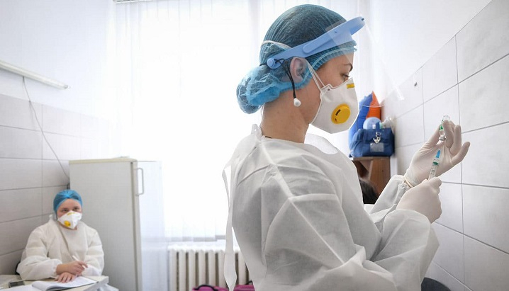 В Україні дозволять медсестрам приймати рішення про щеплення