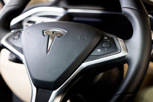 Компанія Tesla відзвітувала про рекордні продажі та прибуток