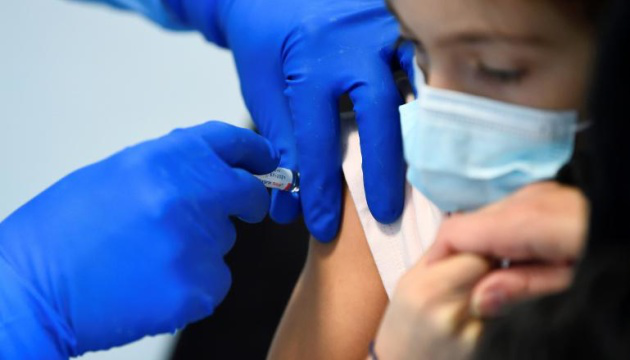 У Луцьку від коронавірусу вже вакцинують дітей (деталі)