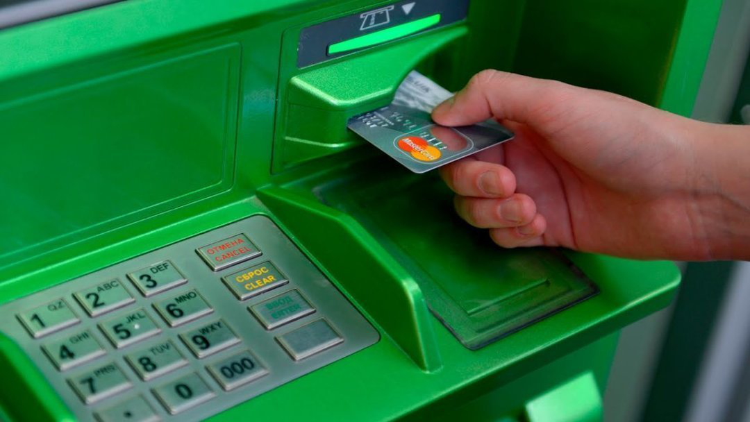ПриватБанк призупинить роботу банкоматів та Приват24
