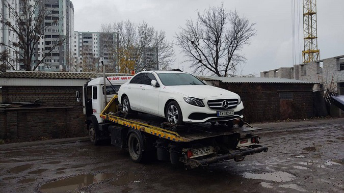 Вперше в Україні конфіскували авто за несплачені штрафи (фото)