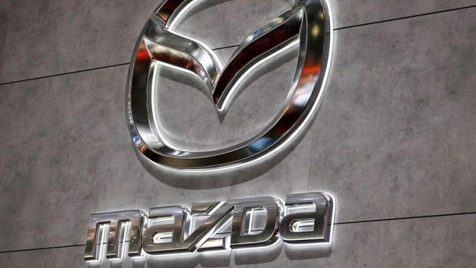 Mazda створить авто, що буде зупинятись, коли водій засинає за кермом