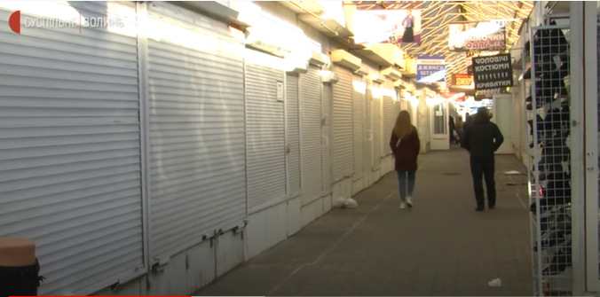 Без щеплень: у Луцьку на Завокзальному ринку не працюють дві сотні працівників (відео)