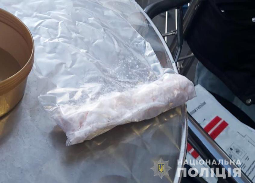 Наркотики поштою: затримали 20-річну лучанку з амфетаміном (фото, відео)