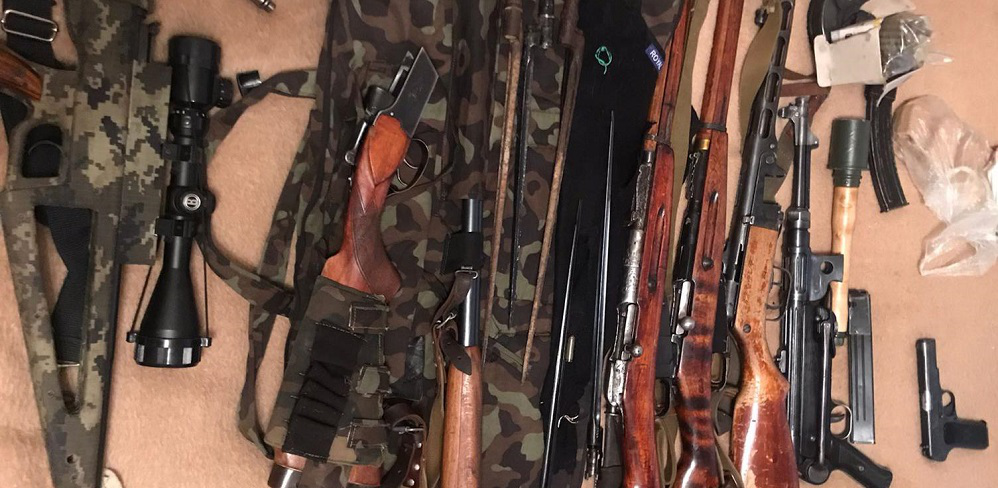 У 55-річного лучанина знайшли цілий арсенал вогнепальної зброї (фото)