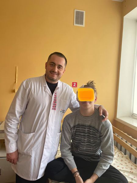 У Волинській обласній дитячій лікарні з мозку підлітка виймали кулю (фото, відео)