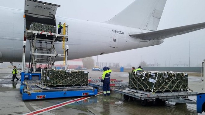 80 тонн боєприпасів: в Україну прибула партія технічної допомоги від США (фото)
