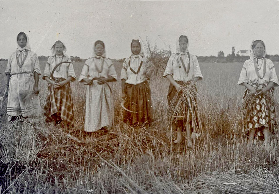 Одяг, головні убори, взуття: який вигляд мали жителі Волинського та Рівненського Полісся 100 років тому (фото)