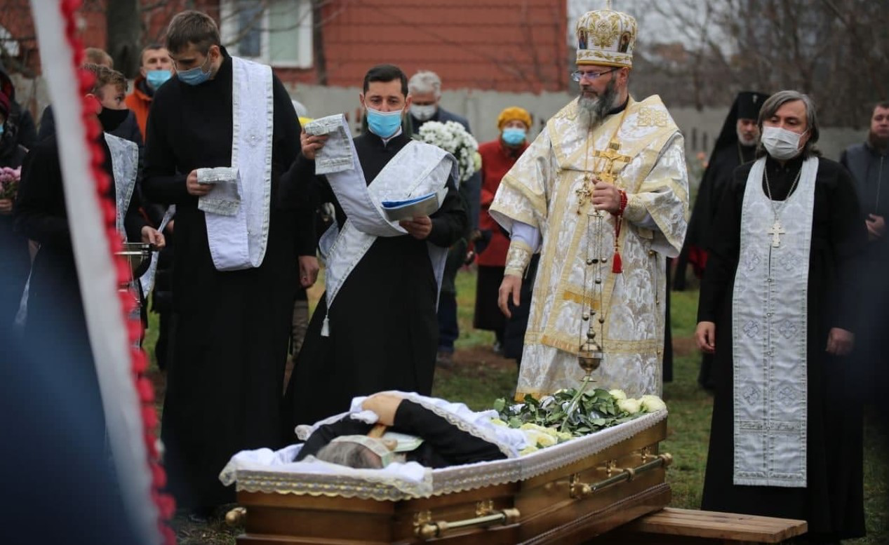 У Луцьку попрощались із єпископом Олегом Ведмеденком, який трагічно загинув (фото)