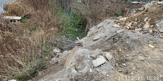 Муніципали покарали будівельників, які засмітили берег водойми у Луцьку (відео)