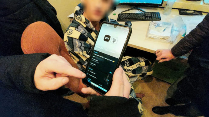 У Миколаєві 15-річний хакер створив фейкову «Дію» (фото, відео)