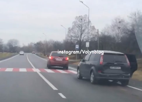У селі біля Луцька сталася ДТП за участю трьох автомобілів (відео)