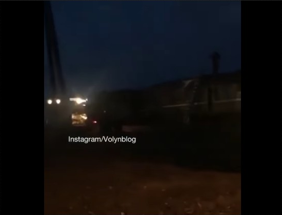 На Волині під час руху загорівся поїзд (відео)