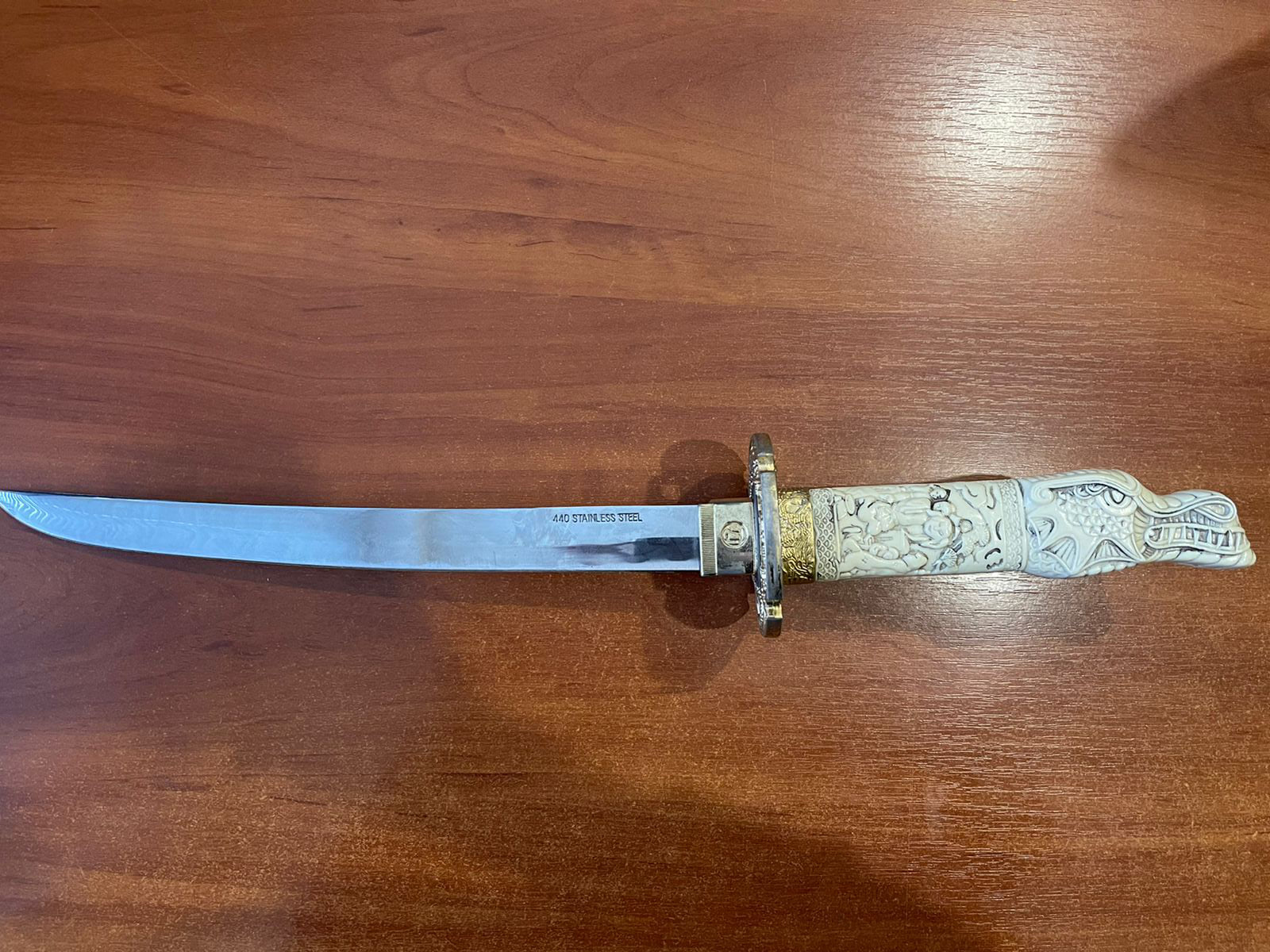 Львівські митники знайшли меч самурая у посилці зі США (фото)