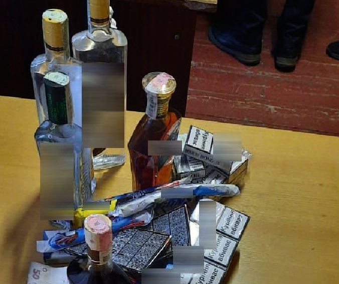 Гроші, алкоголь, закуска: у Луцькому районі обчистили магазин (фото, відео)