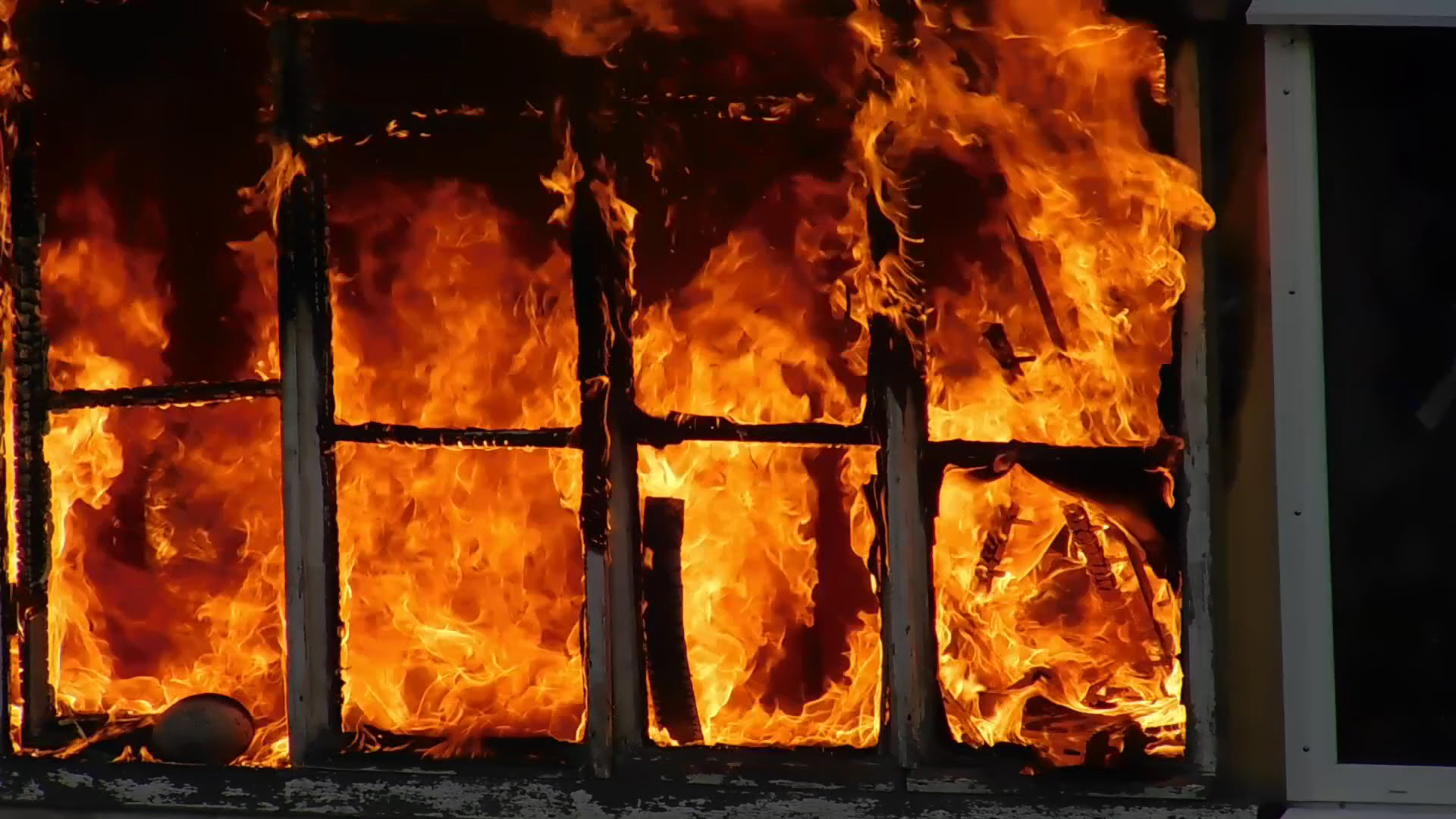 На Ковельщині в пожежі загинула літня жінка (відео)