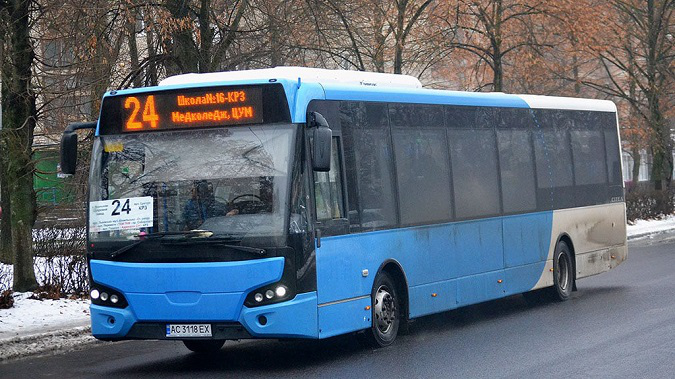 На вулиці Луцька виїхав новий автобус з Фінляндії (фото)