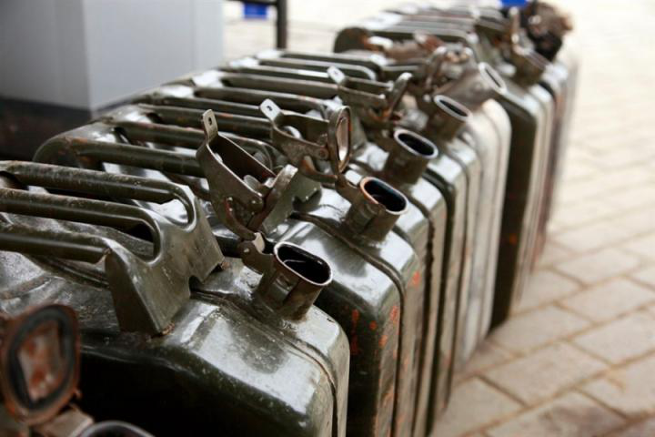 Без ліцензії: з підприємства у Рожищі забрали 3 тисячі літрів пального
