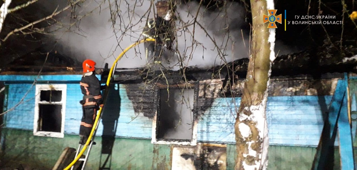 Згоріли два чоловіки: в Луцькому районі горів будинок