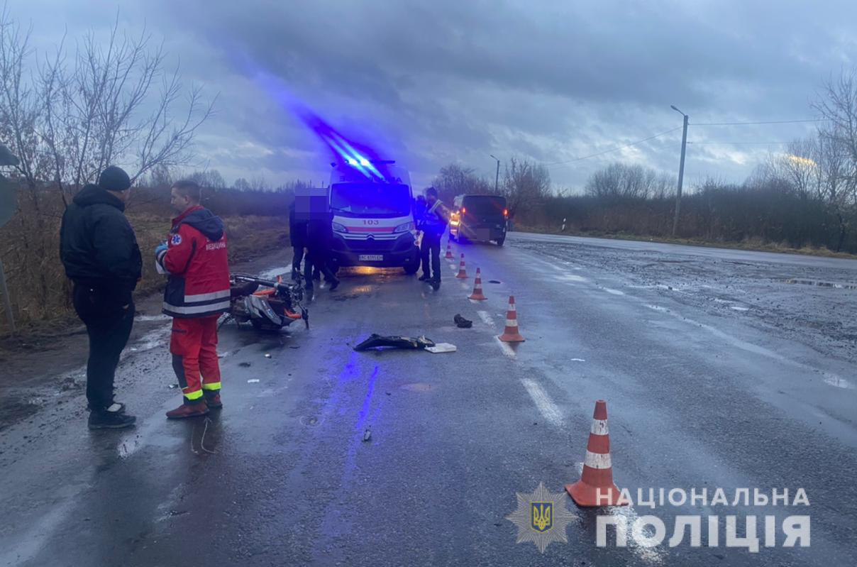 Мотоцикл влетів у автомобіль: у ДТП на Волині загинув 19-річний юнак (фото, відео)