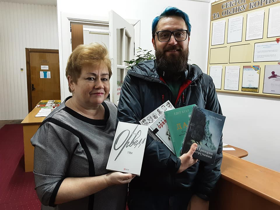 У Луцьку тисячу за вакцинацію витрачають на книжки для обласної бібліотеки (фото)