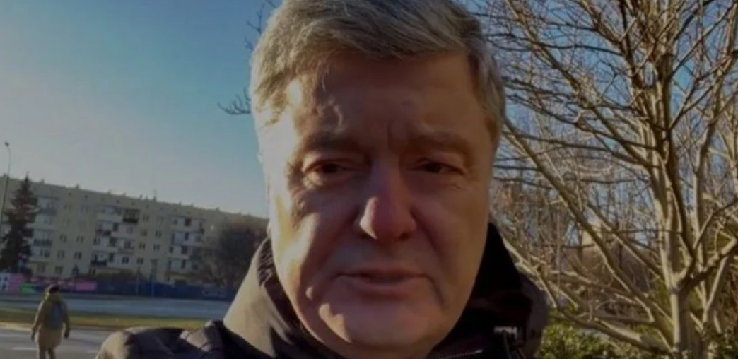 Записав відео: Петро Порошенко відповів на оголошення йому підозри в держзраді (відео)