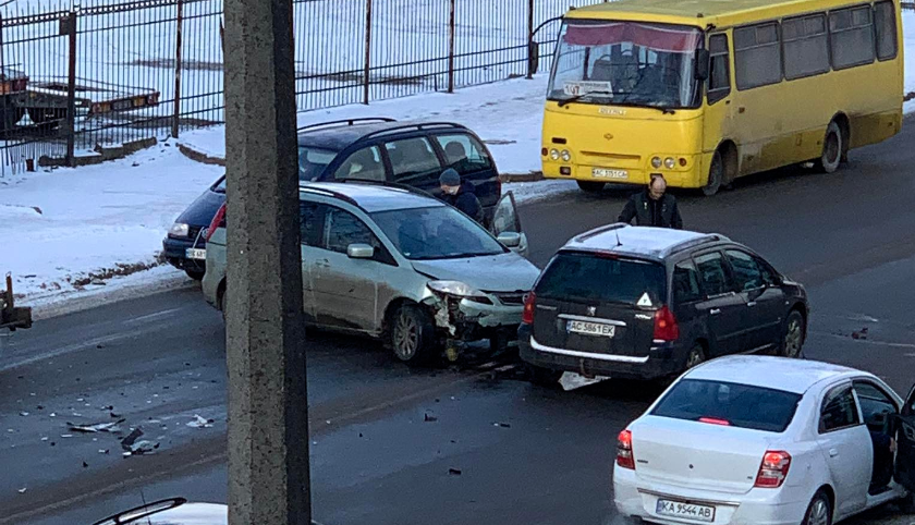Удар – розворот – удар: деталі подвійної аварії на Львівській в Луцьку
