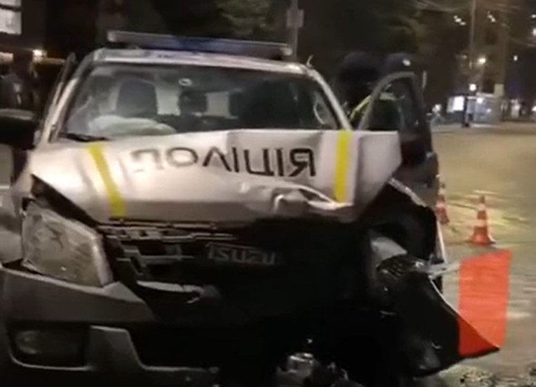 У центрі Луцька сталася жорстка ДТП за участю поліцейських (відео)