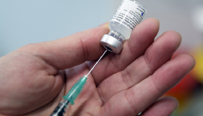 Яка різниця між додатковою і бустерною дозами COVID-вакцини: розповідають у МОЗ