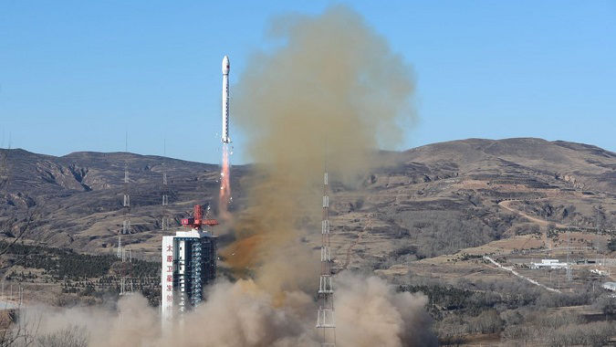 Китай запустив новий супутник, щоб шукати ресурси на інших планетах