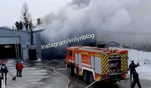 У Луцьку – пожежа на станції техобслуговування (відео)