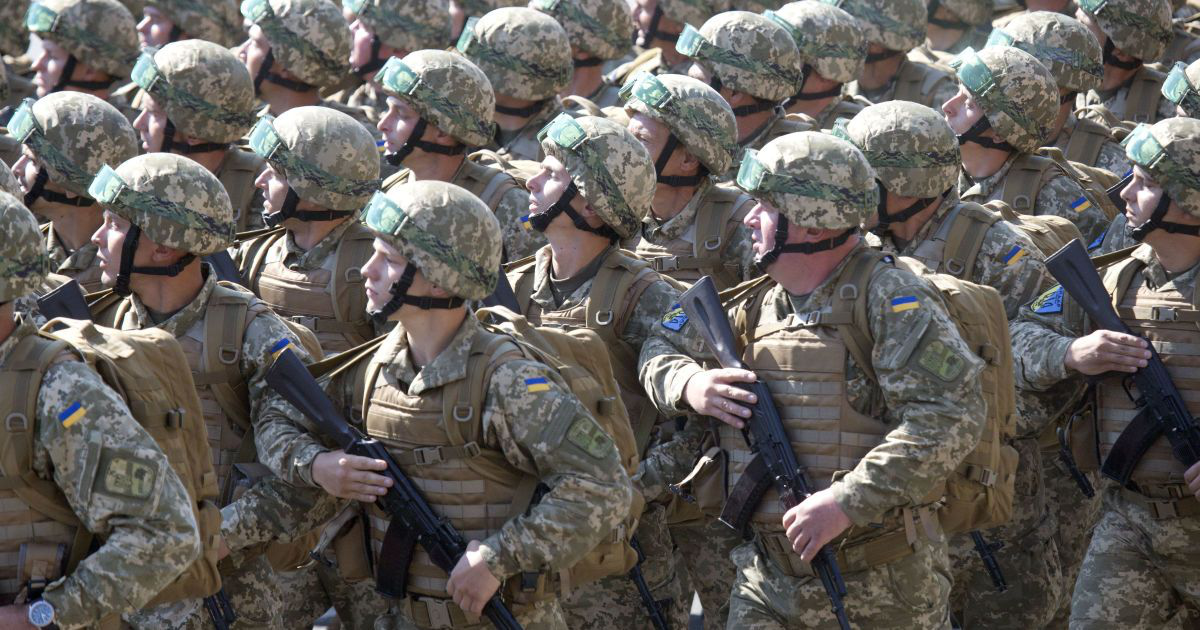 В Україні військовим підвищать зарплати
