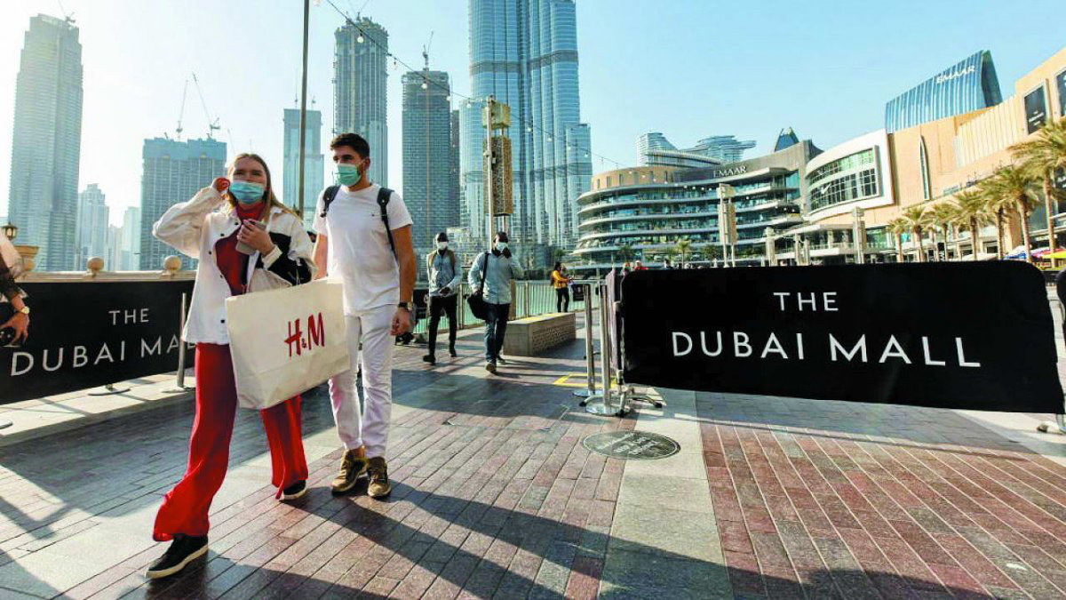 Нещепленим громадянам ОАЕ заборонили виїжджати з країни