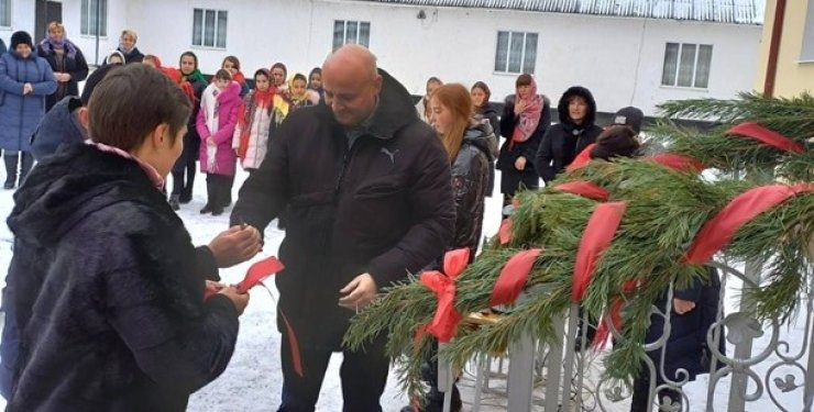 З пафосом і червоною стрічкою: на Рівненщині відкрили новий туалет за 4 мільйони