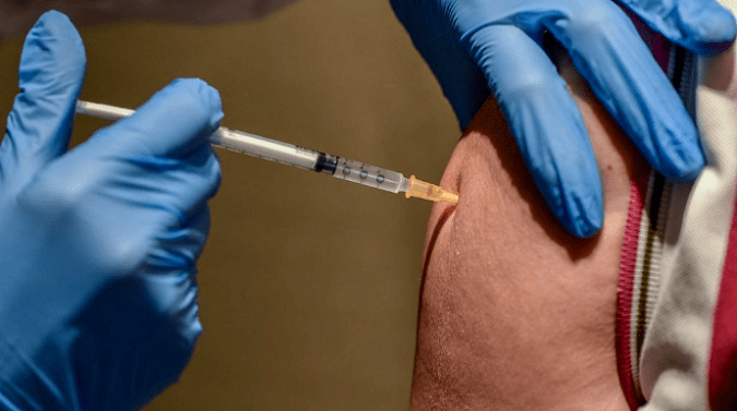 В Італії  ввели обов'язкову вакцинацію проти коронавірусу для людей 50+
