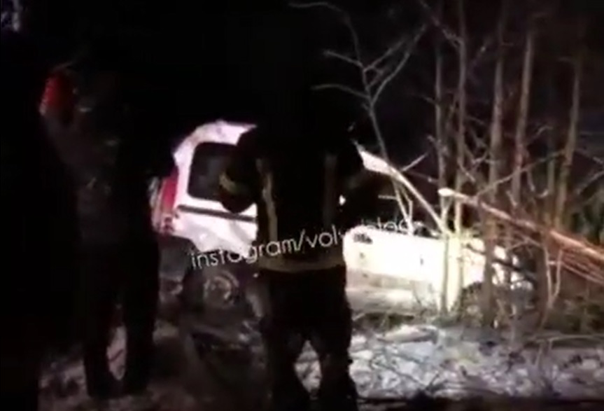 На Волині у святвечір авто злетіло у кювет (відео)