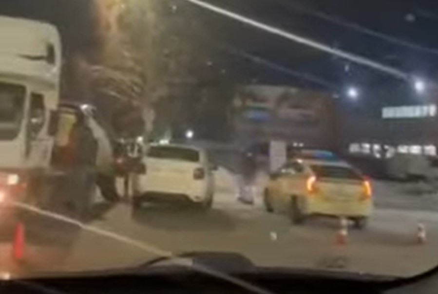 Повідомили деталі ДТП у Луцьку за участю таксі та автомобіля поліції (відео)