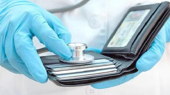 В Україні медикам підвищили зарплати: скільки вони отримуватимуть