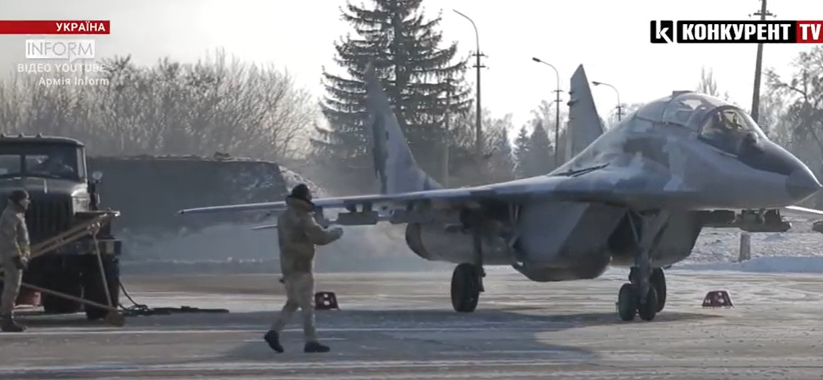 Повітряні бої: на луцькому аеродромі тренуються військові пілоти (відео)