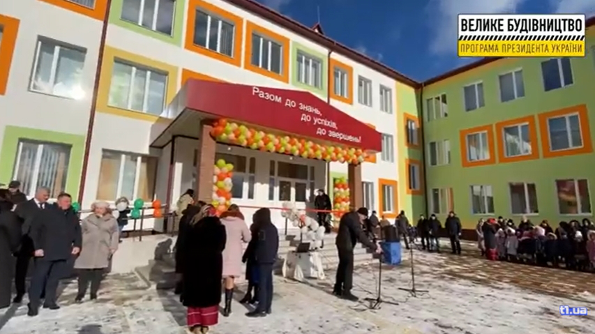 Юрій Погуляйко відкрив новозбудовану «найкращу школу в області»