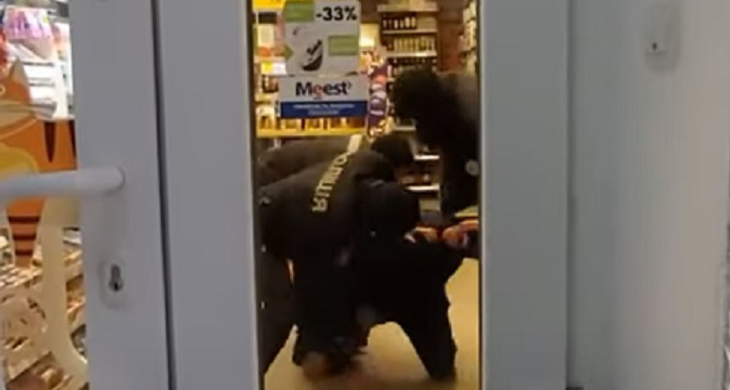 Неадекватів у луцькому магазині було двоє, – патрульна поліція (відео)