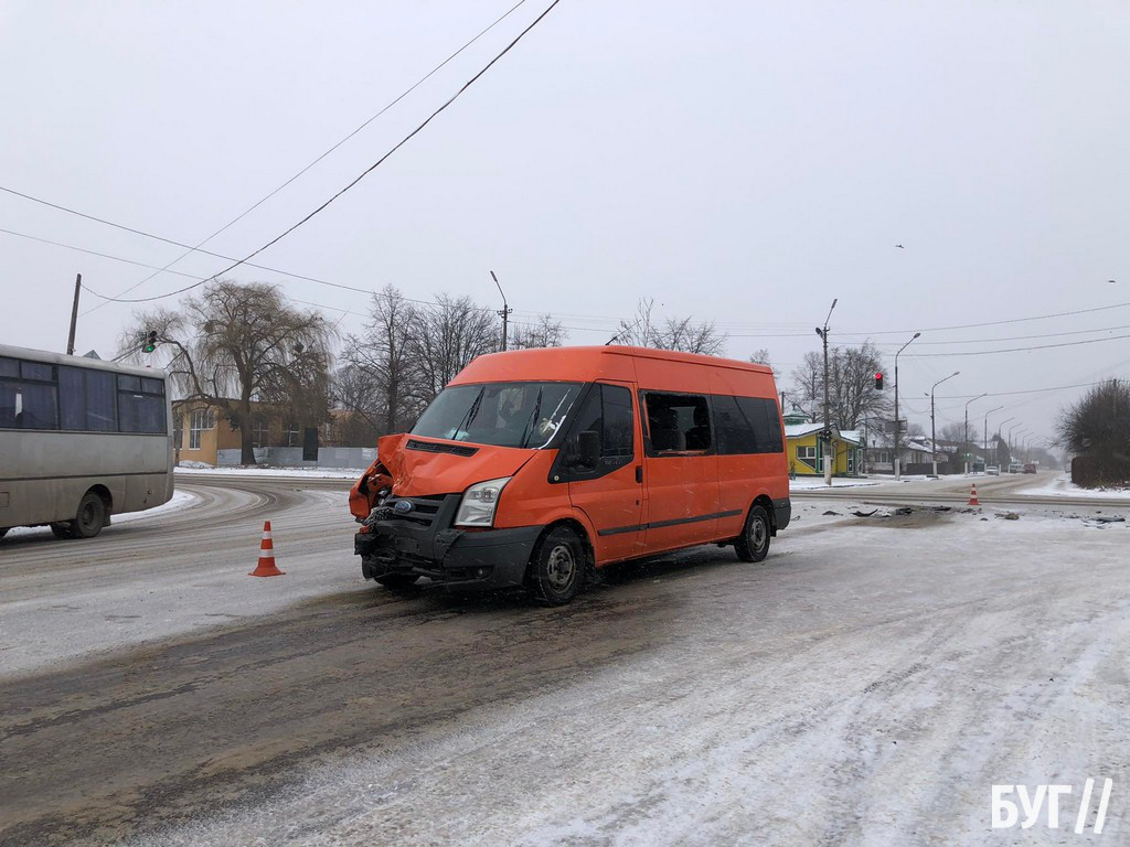 У Нововолинську сталася аварія за участю двох бусів (фото, відео)