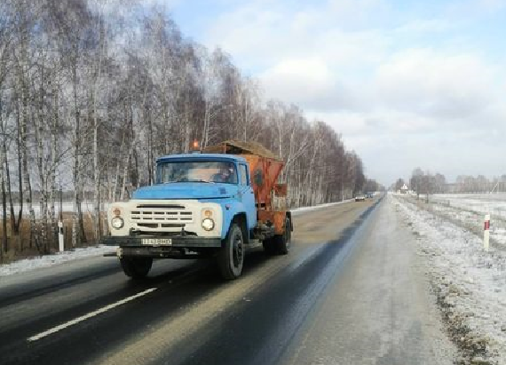 Ожеледиця і сніг: волинські дороги чистили 65 одиниць спецтехніки