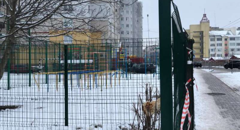 Паркан розбрату: незаконну огорожу на Липинського у Луцьку нарешті прибрали (відео)