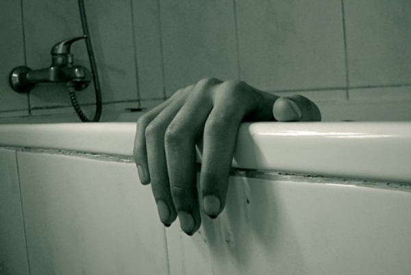 Вбивчий гаджет: у Луцьку від удару струмом телефону у ванній загинула 21-річна дівчина (оновлено)