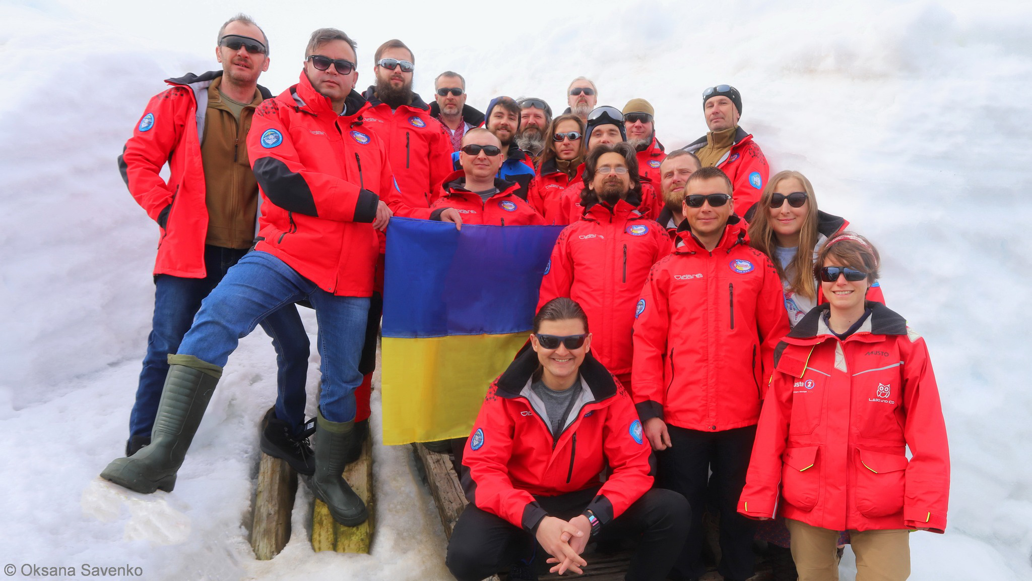 Українські полярники створили живий ланцюг єдності в Антарктиді (фото)