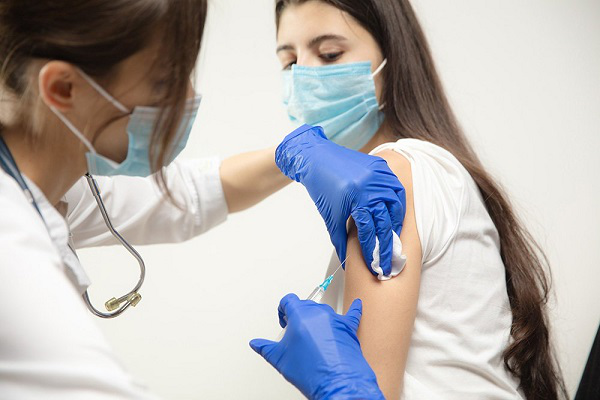 У Каліфорнії дозволять вакцинувати підлітків без згоди батьків